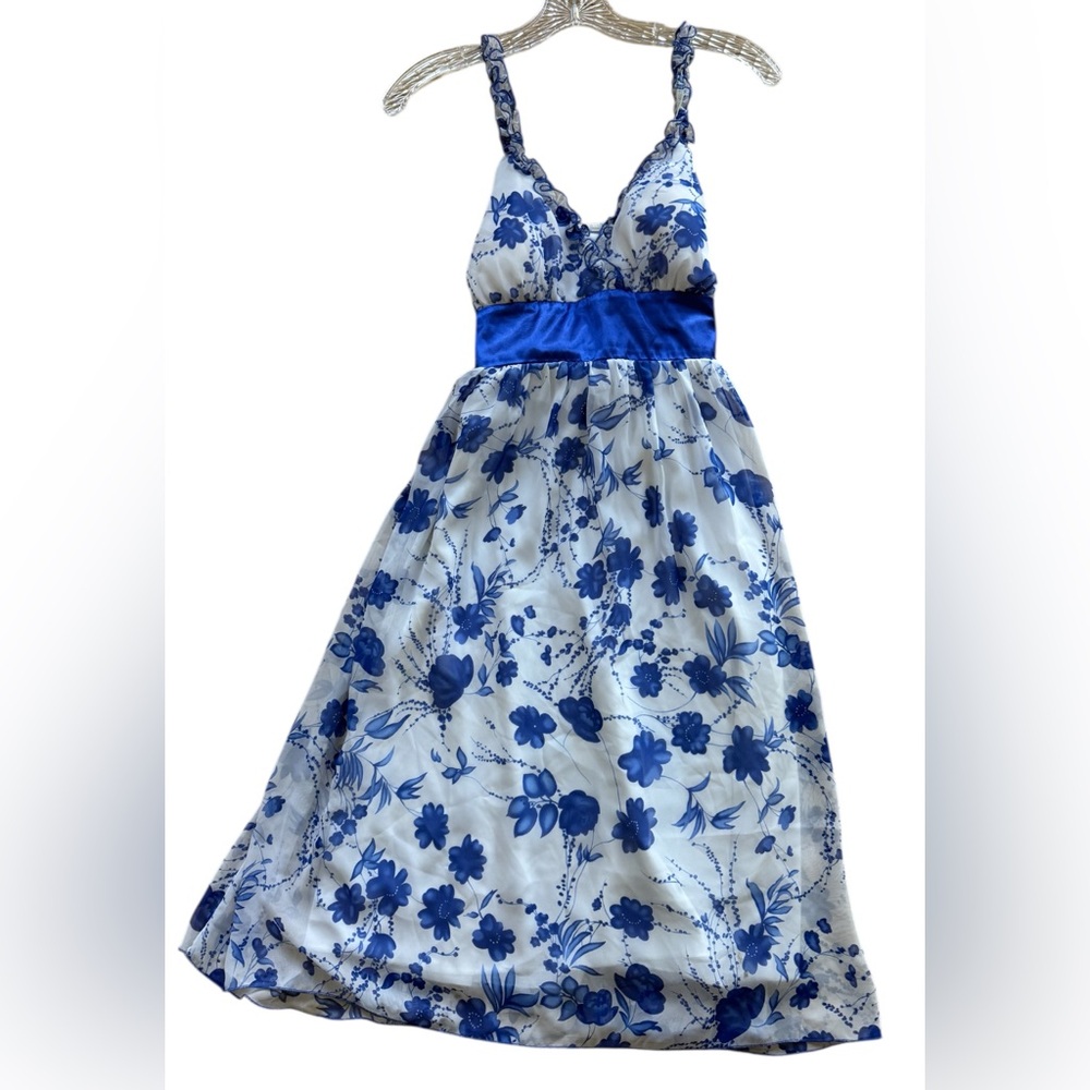 Studio Y Sleeveless A-line White/Blue Floral Print  with a Satin Ribbon sz5/6